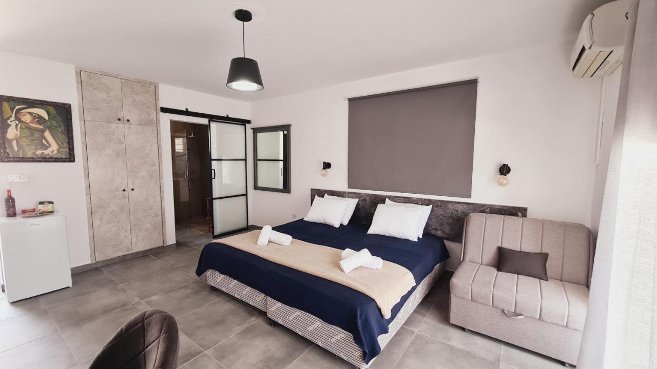 Nissi Avenue 3 *